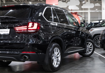 Подержанный автомобиль BMW X5 2015 года (8 фото)