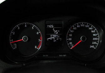 Подержанный автомобиль Volkswagen Polo Sedan 2016 года (12 фото)