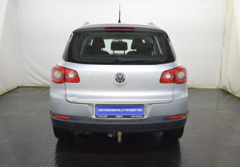 Подержанный автомобиль Volkswagen Tiguan 2011 года (6 фото)