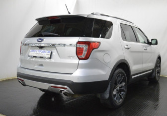 Подержанный автомобиль Ford Explorer 2017 года (4 фото)