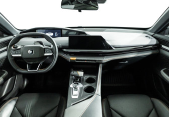 Подержанный автомобиль Changan UNI-V 2023 года (13 фото)