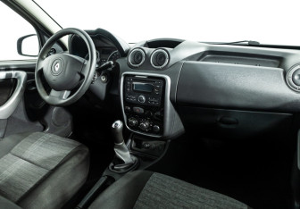 Подержанный автомобиль Renault Duster 2013 года (9 фото)