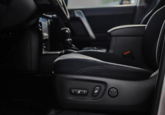 Подержанный автомобиль Toyota Land Cruiser Prado 2020 года (27 фото)