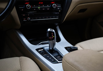 Подержанный автомобиль BMW X4 2017 года (15 фото)