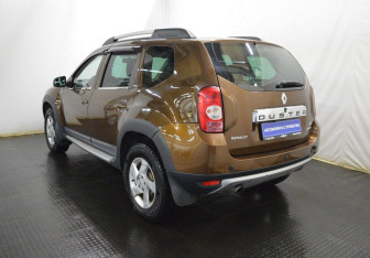 Подержанный автомобиль Renault Duster 2012 года (7 фото)