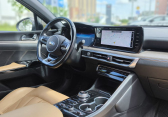 Подержанный автомобиль Kia K5 2020 года (11 фото)