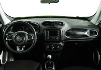 Подержанный автомобиль Jeep Renegade 2018 года (13 фото)