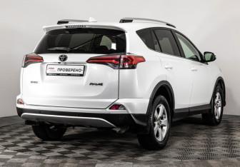 Подержанный автомобиль Toyota RAV4 2016 года (5 фото)
