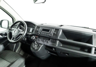 Подержанный автомобиль Volkswagen Caravelle 2019 года (9 фото)