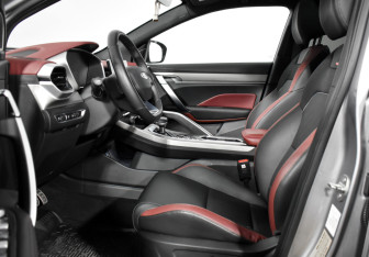 Подержанный автомобиль Geely Coolray 2023 года (13 фото)