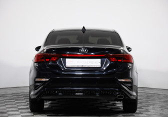 Подержанный автомобиль Kia Cerato Sedan 2019 года (6 фото)