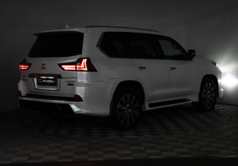 Подержанный автомобиль Lexus LX 2020 года (38 фото)