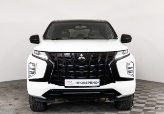 Подержанный автомобиль Mitsubishi Montero Sport 2022 года (3 фото)