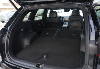 Подержанный автомобиль Geely Monjaro 2025 года (38 фото)