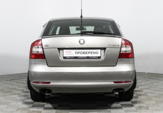 Подержанный автомобиль Skoda Octavia Liftback 2010 года (6 фото)