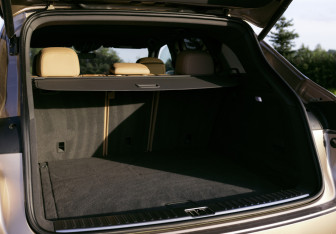 Подержанный автомобиль Porsche Cayenne 2018 года (14 фото)