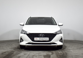 Подержанный автомобиль Hyundai Solaris Sedan 2021 года (2 фото)