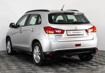 Подержанный автомобиль Mitsubishi ASX 2012 года (7 фото)