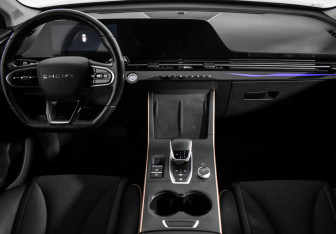 Подержанный автомобиль Omoda C5 2022 года (16 фото)