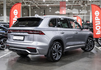 Подержанный автомобиль Geely Monjaro 2024 года (8 фото)