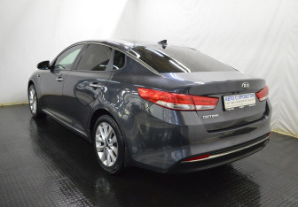 Подержанный автомобиль Kia Optima Sedan 2017 года (7 фото)