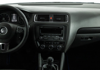 Подержанный автомобиль Volkswagen Jetta Sedan 2012 года (13 фото)