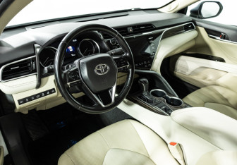 Подержанный автомобиль Toyota Camry Sedan 2020 года (11 фото)