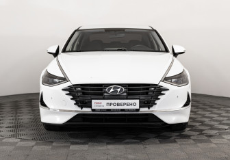 Подержанный автомобиль Hyundai Sonata 2021 года (2 фото)