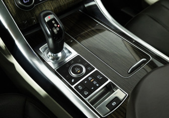 Подержанный автомобиль Land Rover Range Rover Sport 2016 года (20 фото)