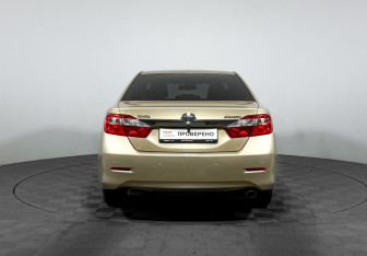 Подержанный автомобиль Toyota Camry Sedan 2012 года (6 фото)