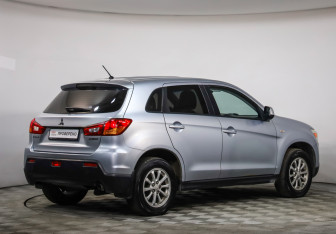 Подержанный автомобиль Mitsubishi ASX 2012 года (5 фото)