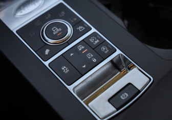 Подержанный автомобиль Land Rover Discovery 2017 года (21 фото)