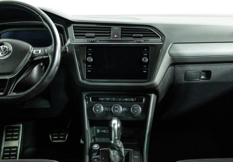 Подержанный автомобиль Volkswagen Tiguan 2019 года (14 фото)