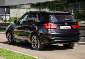 Подержанный автомобиль BMW X5 2016 года (8 фото)