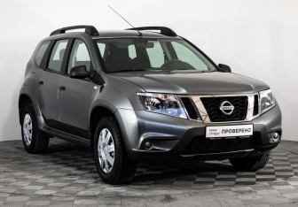 Подержанный автомобиль Nissan Terrano 2014 года (3 фото)