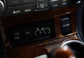 Подержанный автомобиль Toyota Highlander 2011 года (15 фото)