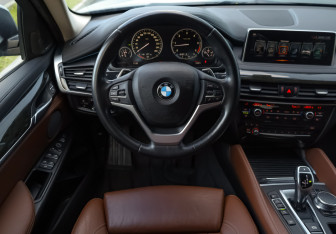 Подержанный автомобиль BMW X6 2017 года (12 фото)