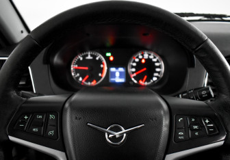 Подержанный автомобиль УАЗ Patriot 2016 года (15 фото)