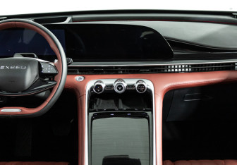 Подержанный автомобиль Exeed RX 2023 года (13 фото)