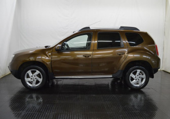 Подержанный автомобиль Renault Duster 2013 года (8 фото)