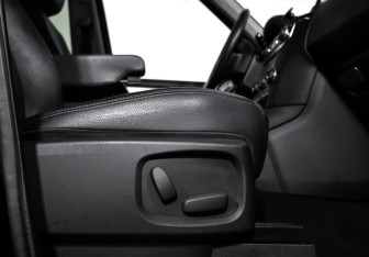 Подержанный автомобиль Land Rover Discovery 2012 года (16 фото)