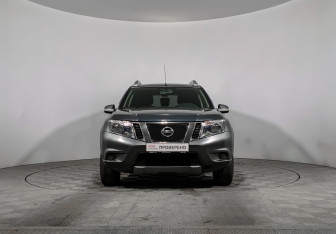 Подержанный автомобиль Nissan Terrano 2017 года (2 фото)