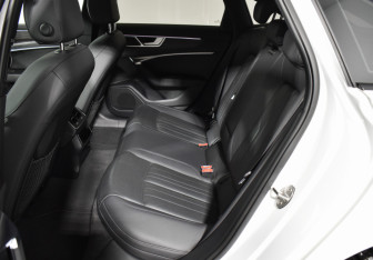 Подержанный автомобиль Audi A6 Sedan 2022 года (11 фото)