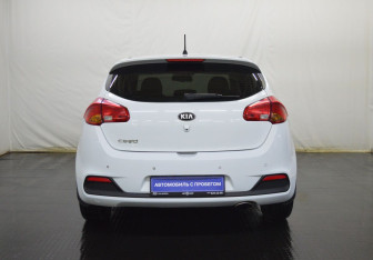 Подержанный автомобиль Kia Ceed Hatchback 2013 года (6 фото)