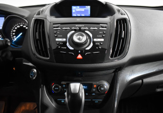 Подержанный автомобиль Ford Kuga 2013 года (16 фото)