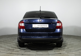 Подержанный автомобиль Skoda Rapid Liftback 2015 года (6 фото)