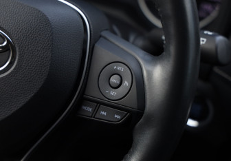 Подержанный автомобиль Toyota RAV4 2021 года (13 фото)