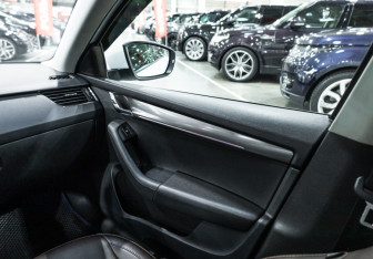 Подержанный автомобиль Skoda Octavia Liftback 2018 года (20 фото)