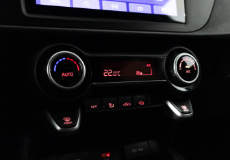 Подержанный автомобиль Kia Rio Hatchback 2021 года (18 фото)