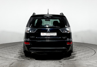 Подержанный автомобиль Mitsubishi Outlander 2012 года (6 фото)